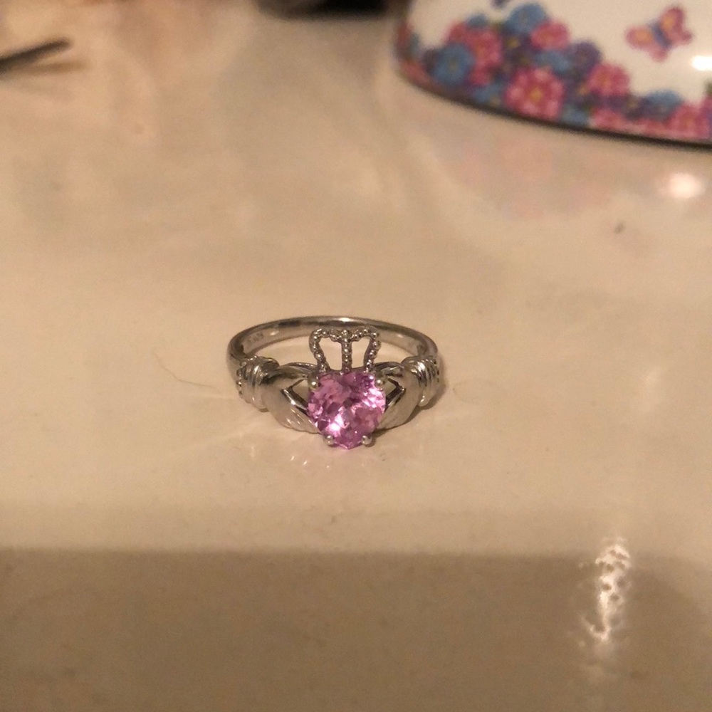 925 Claddagh ring with pink stone